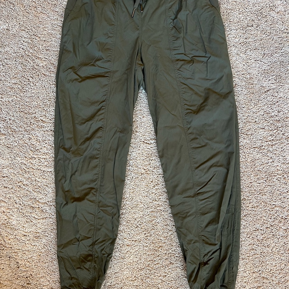 Like new LuLu Lemon studio jogger. Size 8. Worn only 2-3 times.